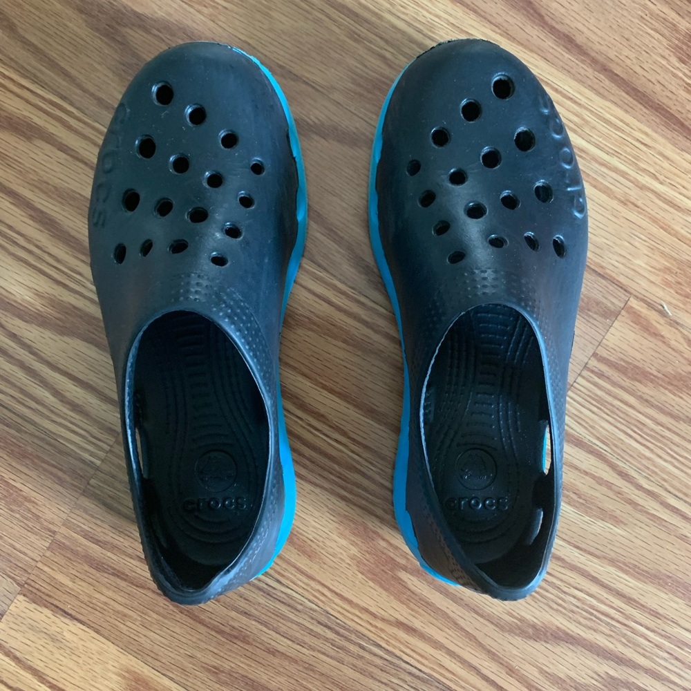 Crocs. Boys size 1. Great condition. - Picture 1 of 2